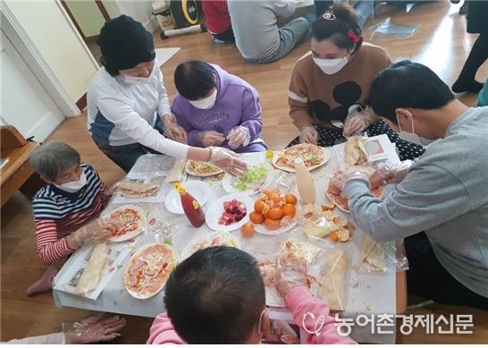 지난 11일(수), HACCP인증원과 한국여성소비자연합 충북지회는 청주 베데스다의 집에서 HACCP 쿠킹클래스를 개최하였다.